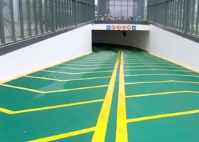 道路划线规定中是否规定了机动车道的数量？